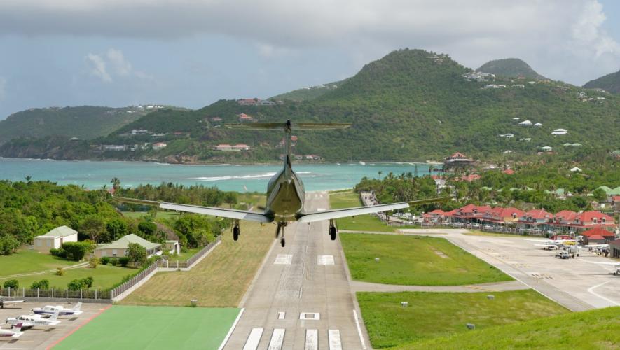 Tradewind PC-12 on approach into St. Barths